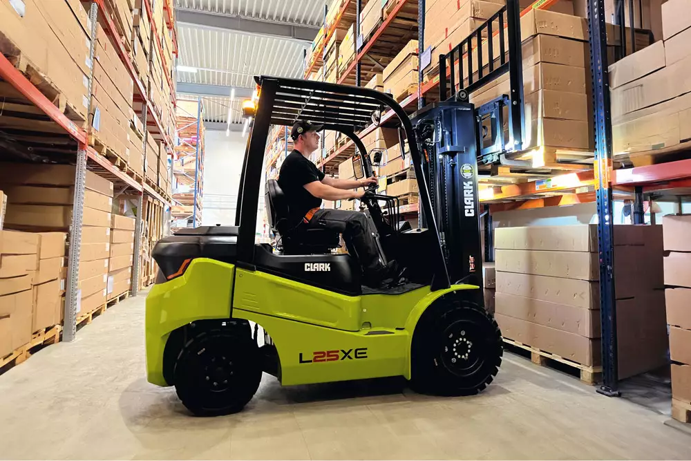Electric Forklift : L25-35XE