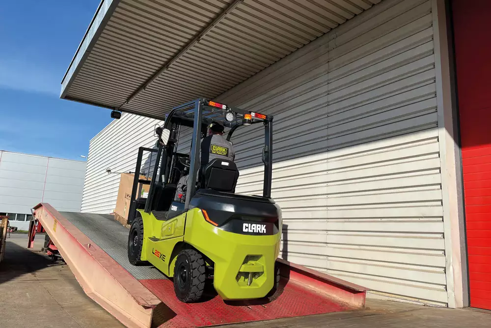 Electric Forklift : L25-35XE